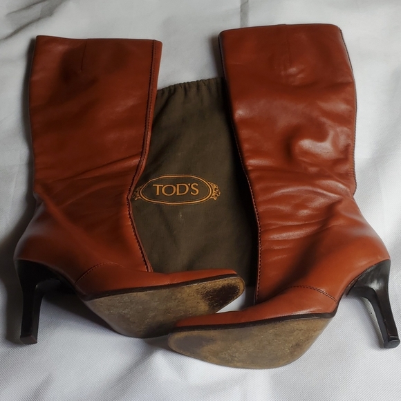 TOD'S Knee Length Boots and Purse - Picture 9 of 13